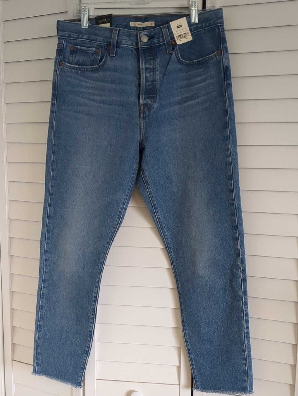 NWT Levi's Wedgie Jeans in Medium Blue Wash